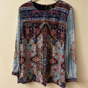 Anthropology top size small.